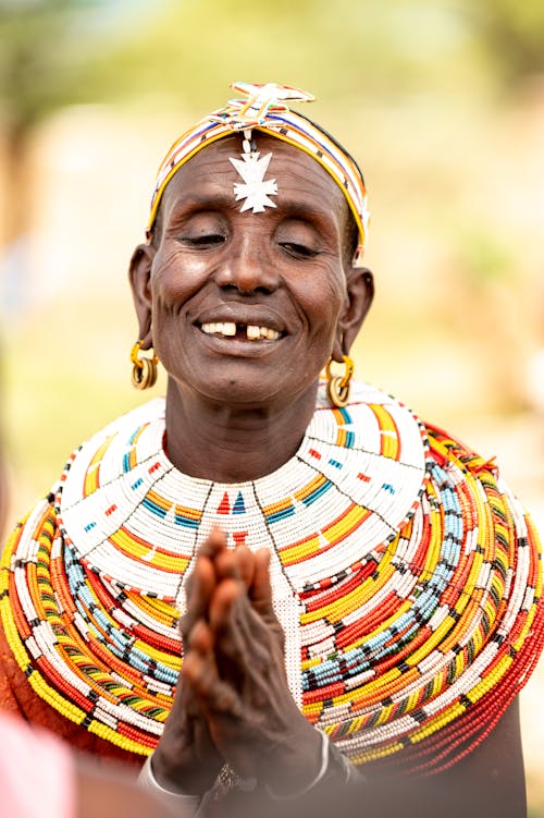 Kostnadsfri bild av afrikansk kvinna, afrikansk stamkultur, leende
