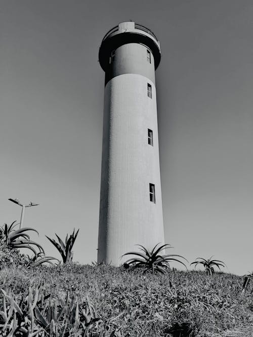 Darmowe zdjęcie z galerii z czarno-biały, latarnia morska, monochromatyczny
