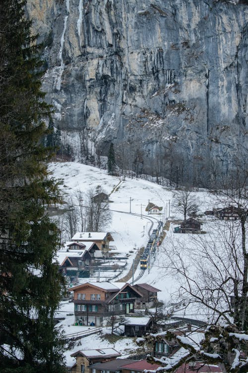 Foto profissional grátis de aldeia, aldeias, com frio