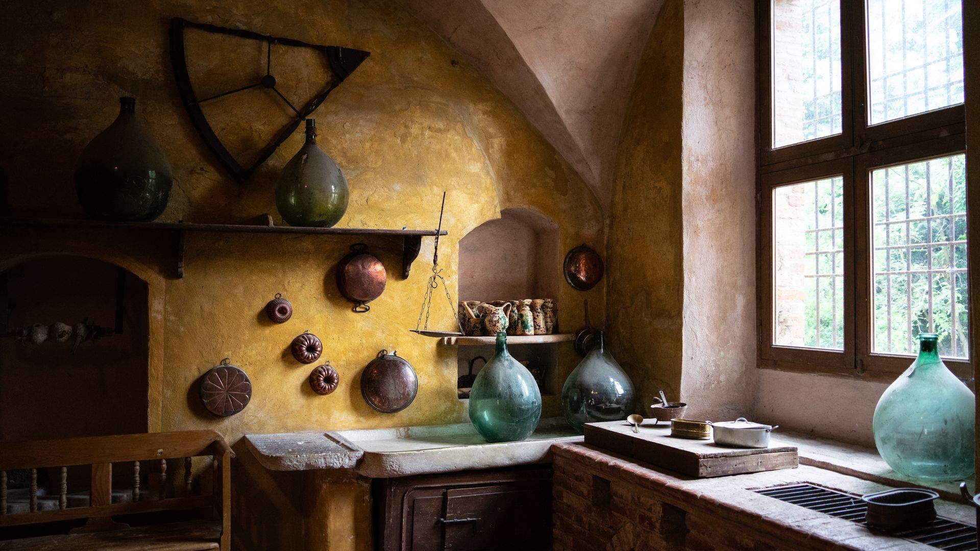 Mediterranean Interiors: The Options Compared — illustrasjonsbilde