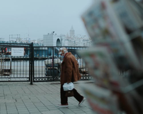 Безкоштовне стокове фото на тему «вертикальні постріл, Вибірковий фокус, імла»