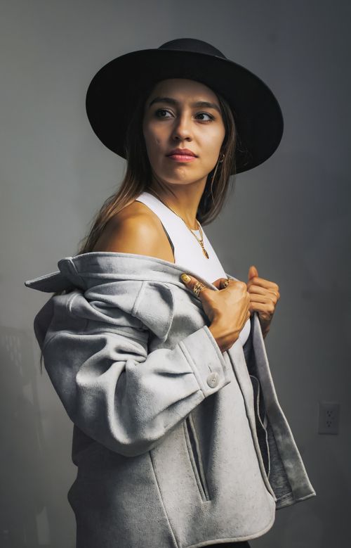 Free Portrait of a fashionable woman wearing a hat and jacket, exuding style and confidence. Stock Photo