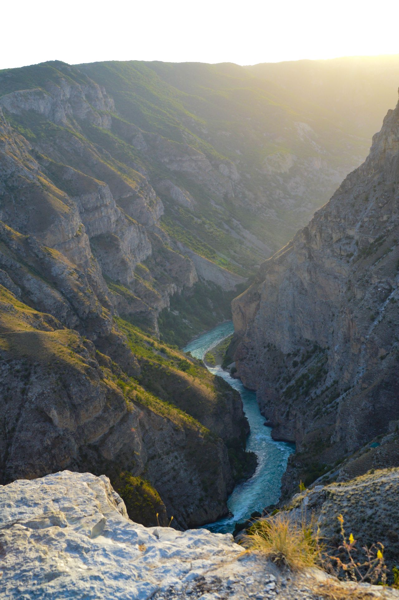 Karanlıkdere Kanyonu derin vadi ve nehir
