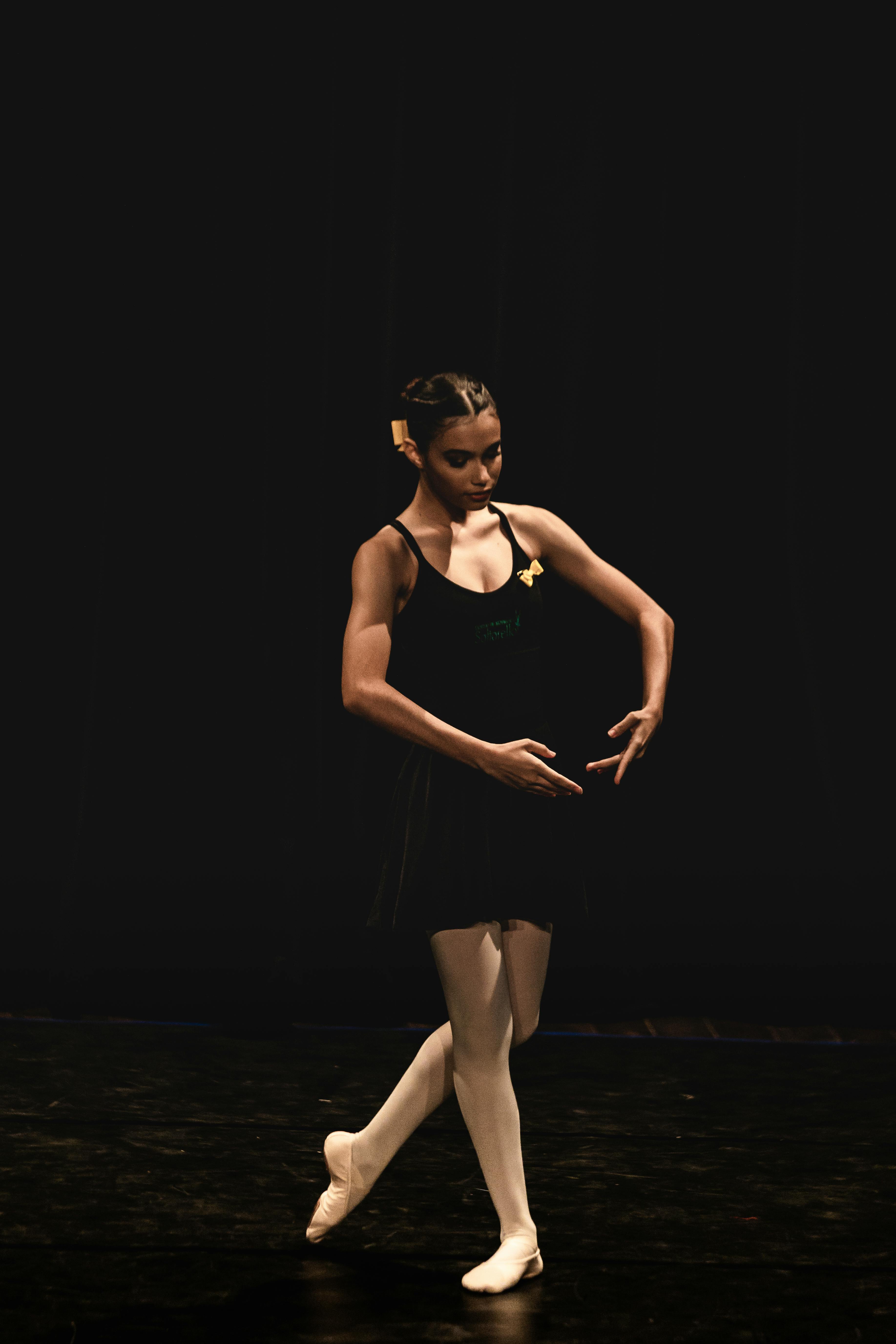 Ücretsiz artistik, aşama, bale içeren Ücretsiz stok fotoğraf Stok Fotoğraflar