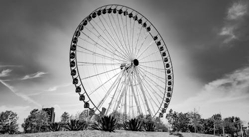 Black and White Picture of a Ferris Wheel 