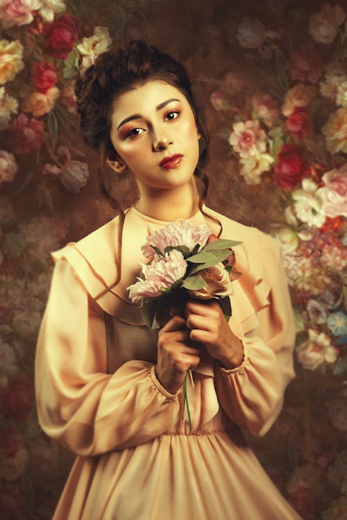 Immagine gratuita di abito, bouquet, donna