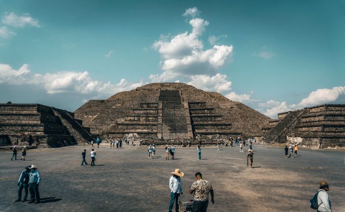 Pyramide des Mondes et Calle de los Muertos in Teotihuacán, Mexiko