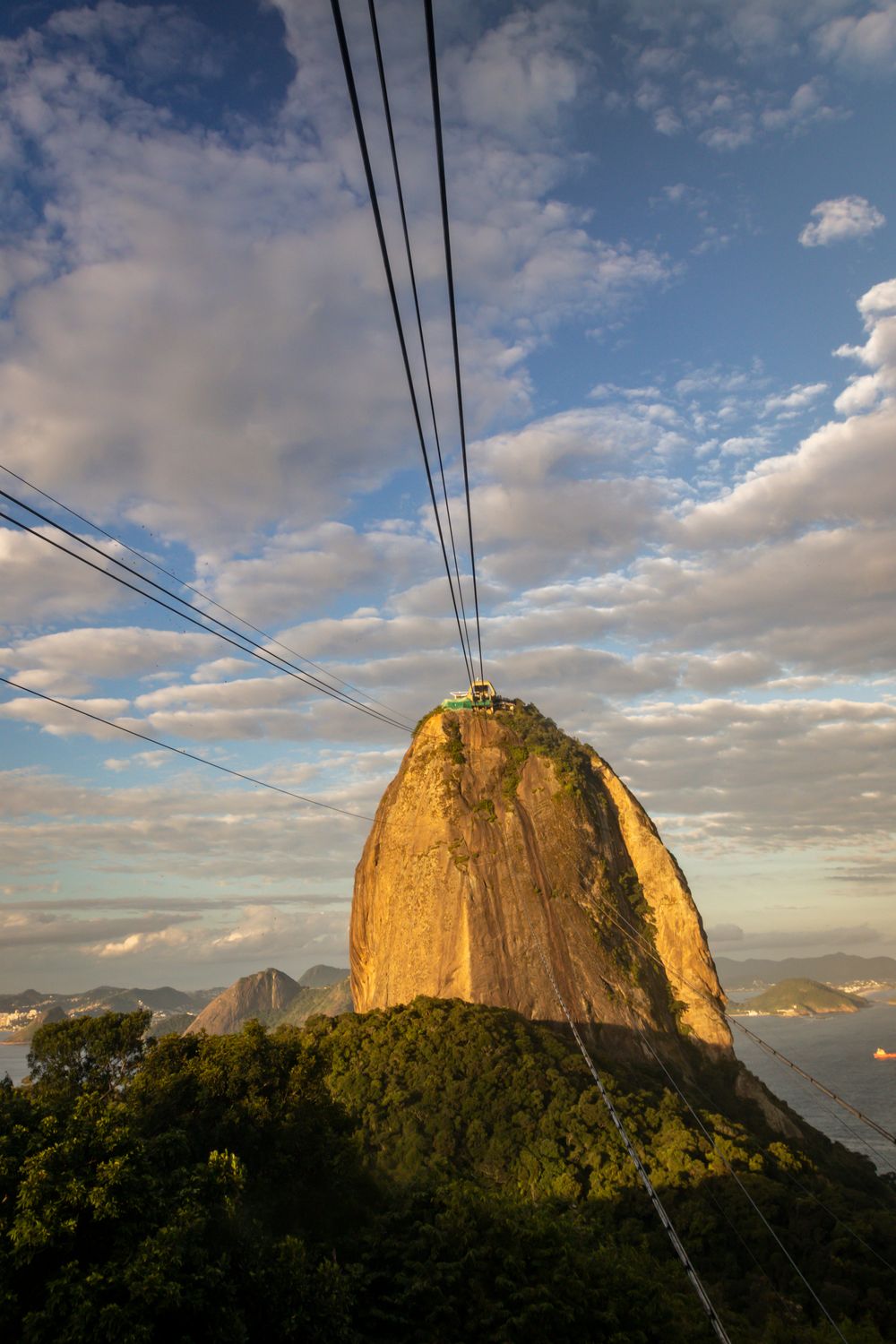 Pão de Açúcar al atardecer visto desde el teleférico (bondinho)