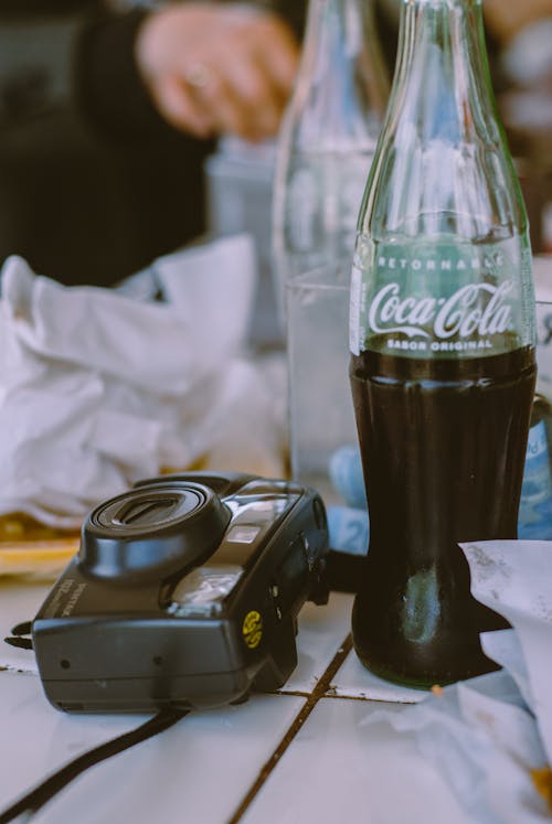 Darmowe zdjęcie z galerii z aparat, butelka, coca cola