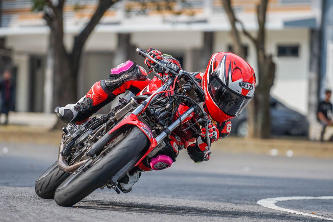 Happy Racing Rider Motorcycle Rider Turning in Race · Free Stock Photo