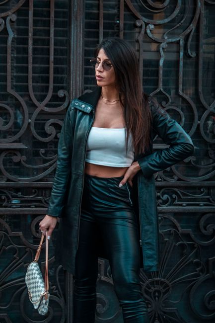 Leather on leather with a white top — going a little edgier today 🖤
#styleinspo #black #leatherjacket #pants
