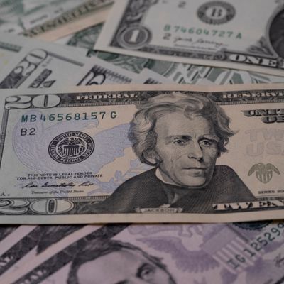 Budgeting with Cash Envelopes: What It Changes
