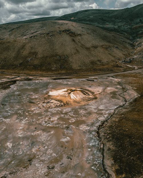 dağlar, dikey atış, drone çekimi içeren Ücretsiz stok fotoğraf