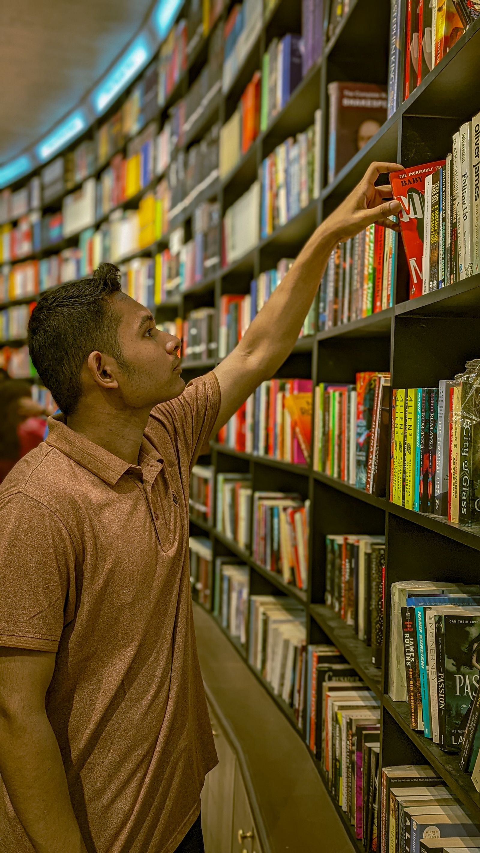 Guy In Library Man in Library · Free Stock Photo