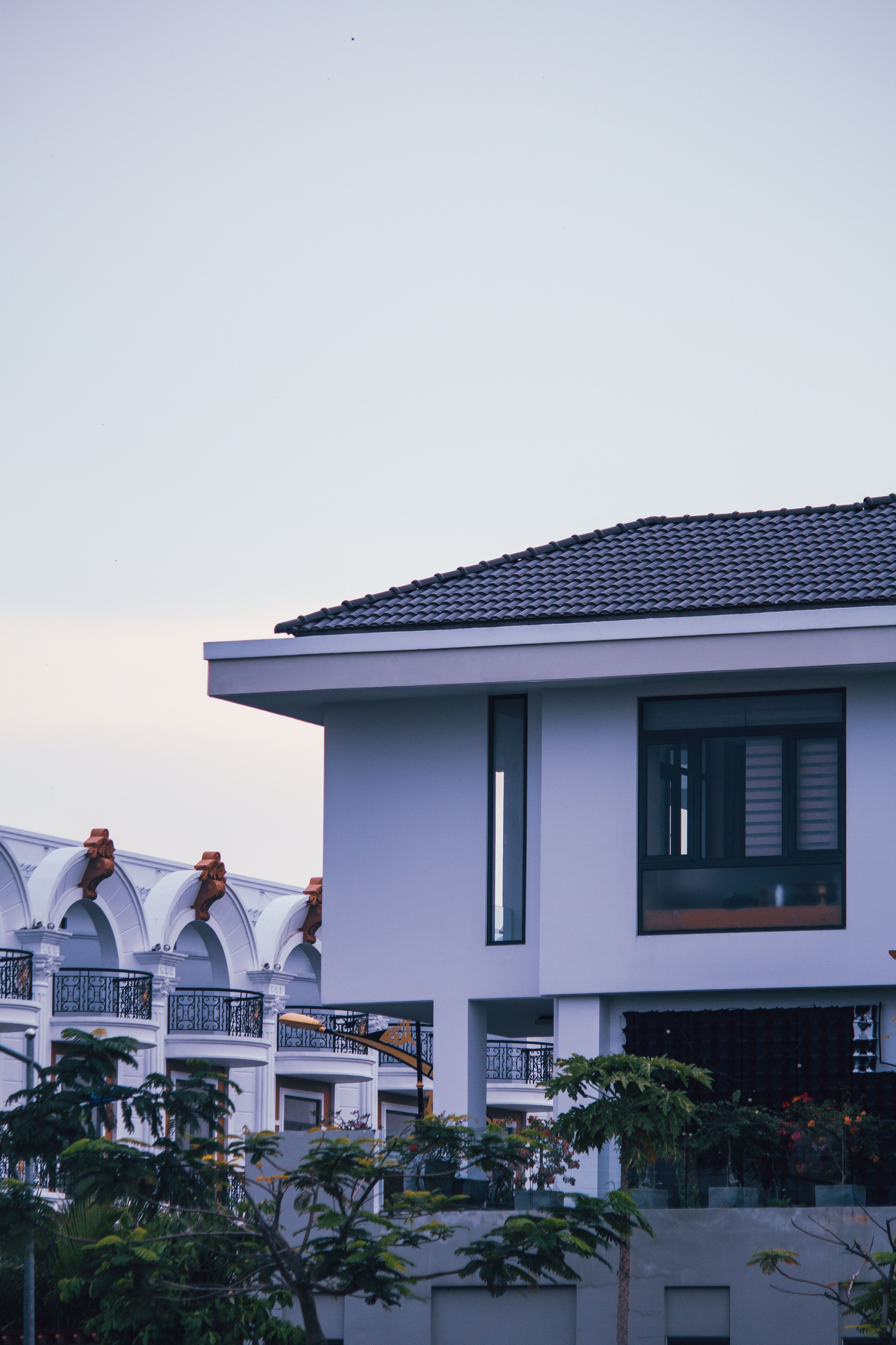 Bảng Báo Giá Ngói Nhựa Cho Bể Bơi Ngoài Trời Mới Nhất 2026