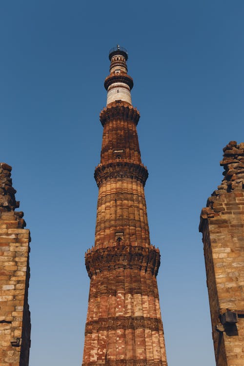 Бесплатное стоковое фото с qutab minar, вертикальный выстрел, город