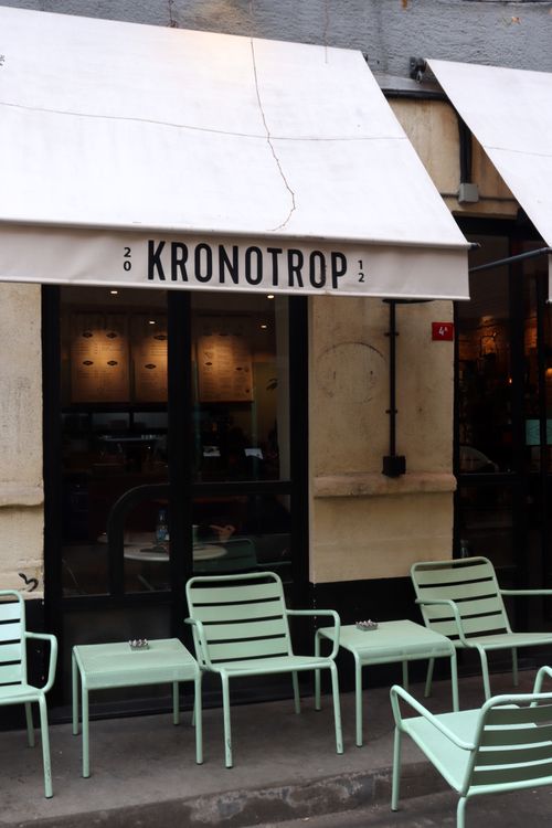 Free Cozy urban cafe with teal chairs outside, perfect for a relaxing city experience. Stock Photo