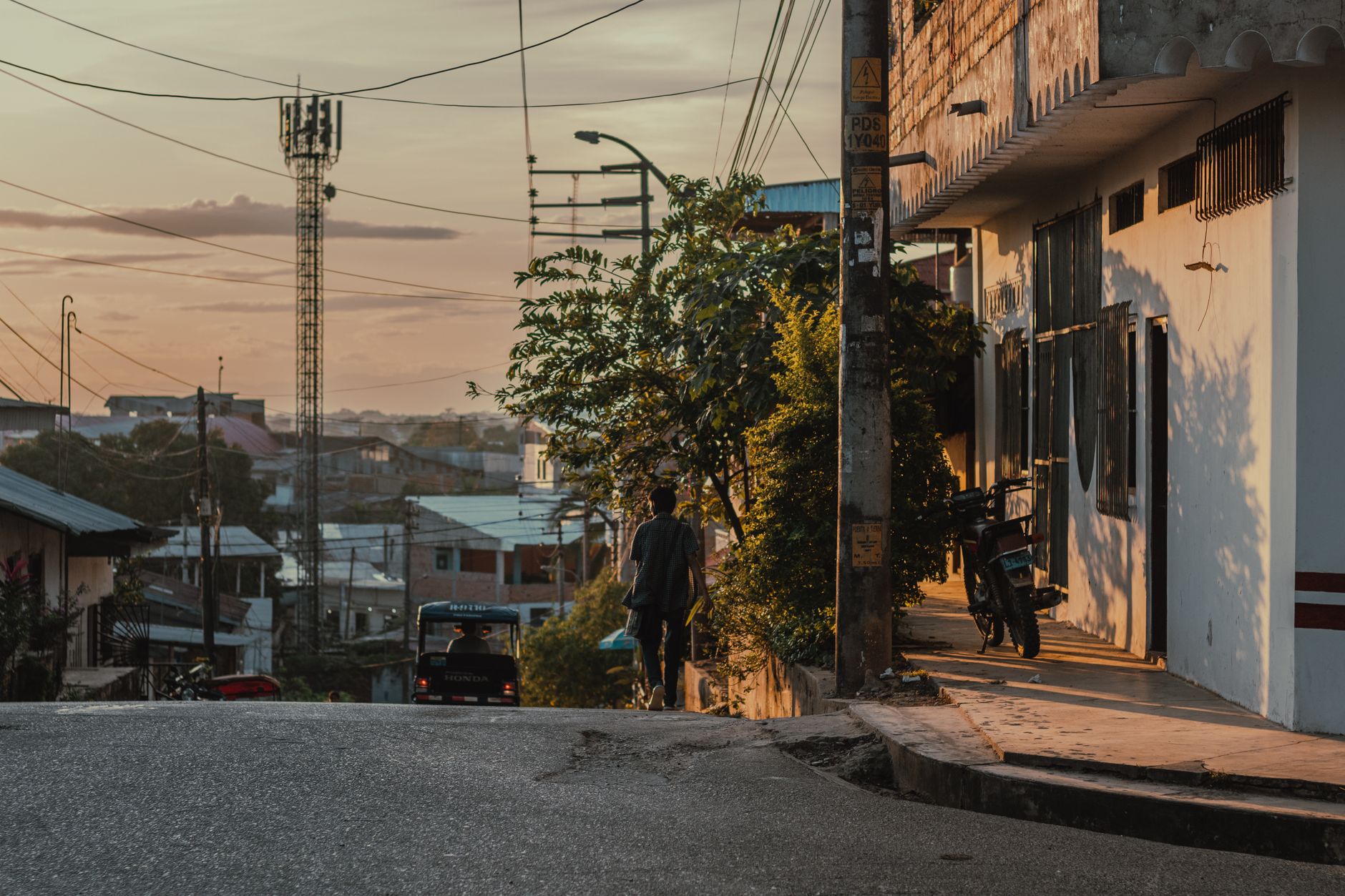 Centre-ville de Betroka : petits commerces et infrastructure locale