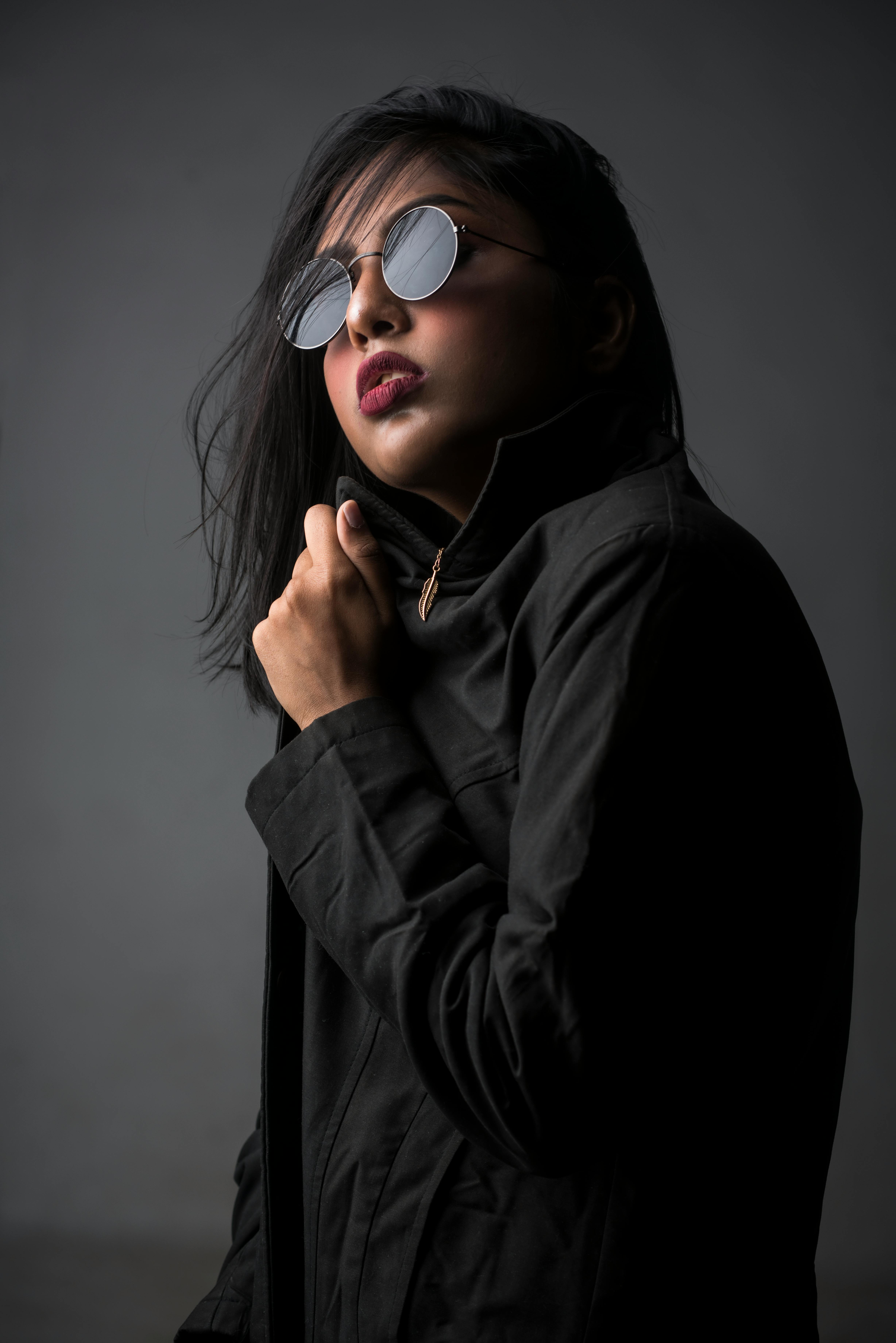 Pin by Maisha Tasnim on Saree ideas | Saree poses, Saree photoshoot, Girl  photography poses