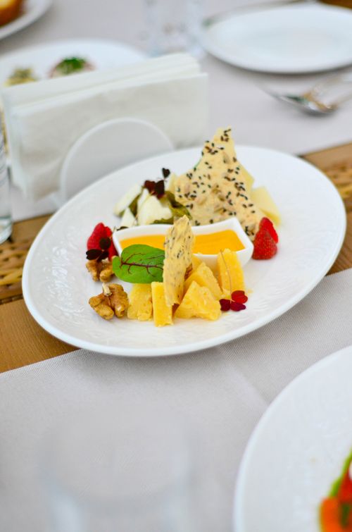 Free A sophisticated arrangement of fruits, cheese, and crackers on a stylish plate for a healthy lifestyle snack. Stock Photo