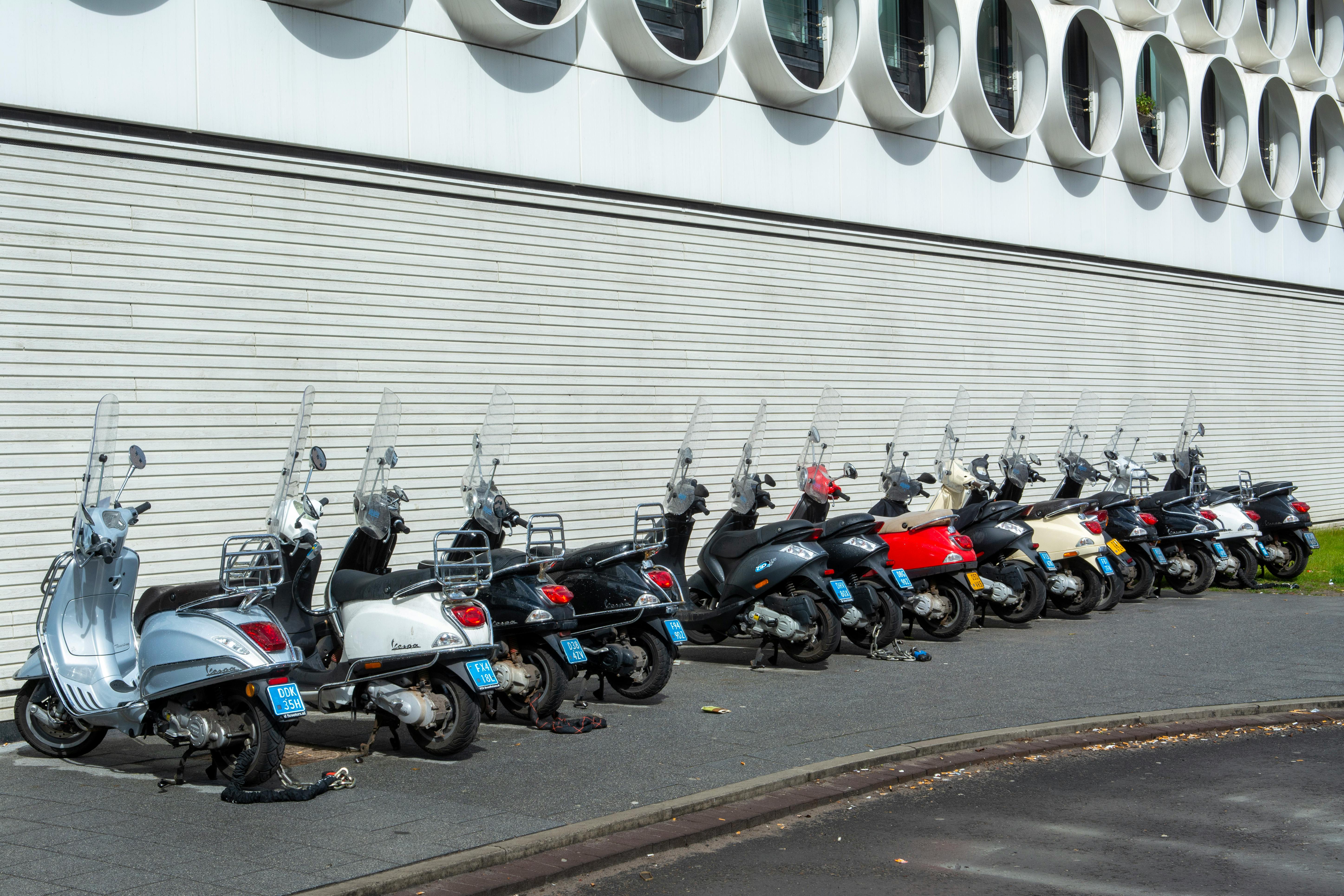 ContiScoot: over 30 Tire Sizes for Urban Mobility and Everyday Commuting — Photo by Jan van der Wolf on Pexels