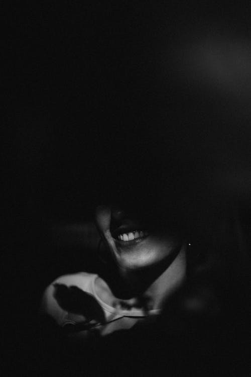 Foto profissional grátis de cara, escuridão, mulher