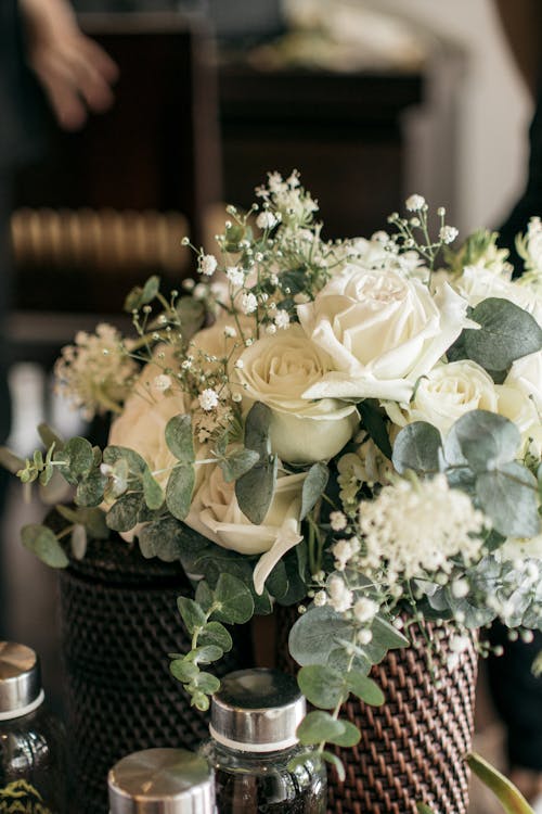 Foto profissional grátis de arranjo de flores, buquê, fotografia de casamento