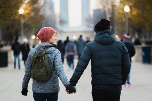 Free A couple holds hands on a winter day in an urban park, capturing warmth and connection. Stock Photo