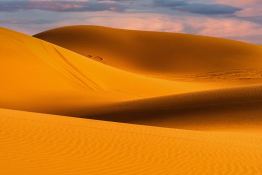 Sonnenuntergang & Himmel – Reduziertes Wunderschön Hintergrundbild