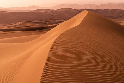 Sonnenuntergang & Landschaft – Reduziertes Lebendig Hintergrundbild