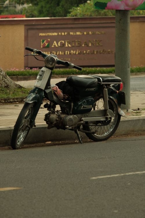 Free A classic vintage motorcycle parked on an urban street, evoking nostalgia and retro vibes. Stock Photo