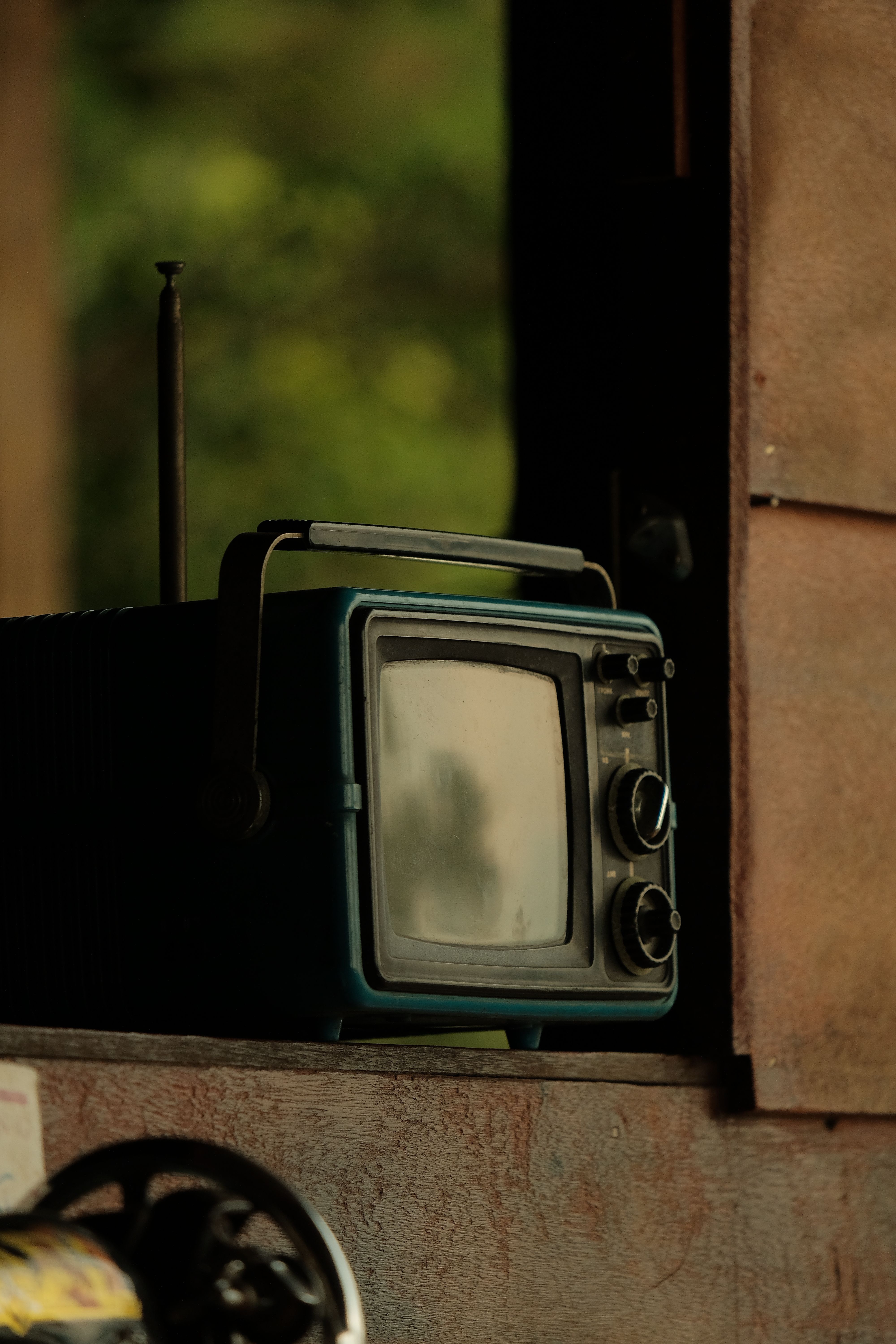 vintage-portable-tv-free-stock-photo