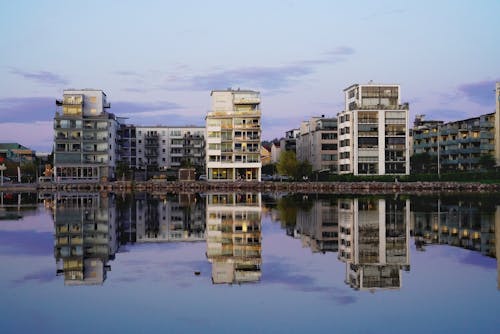 Gratis stockfoto met appartementen, gebouwen, h2o