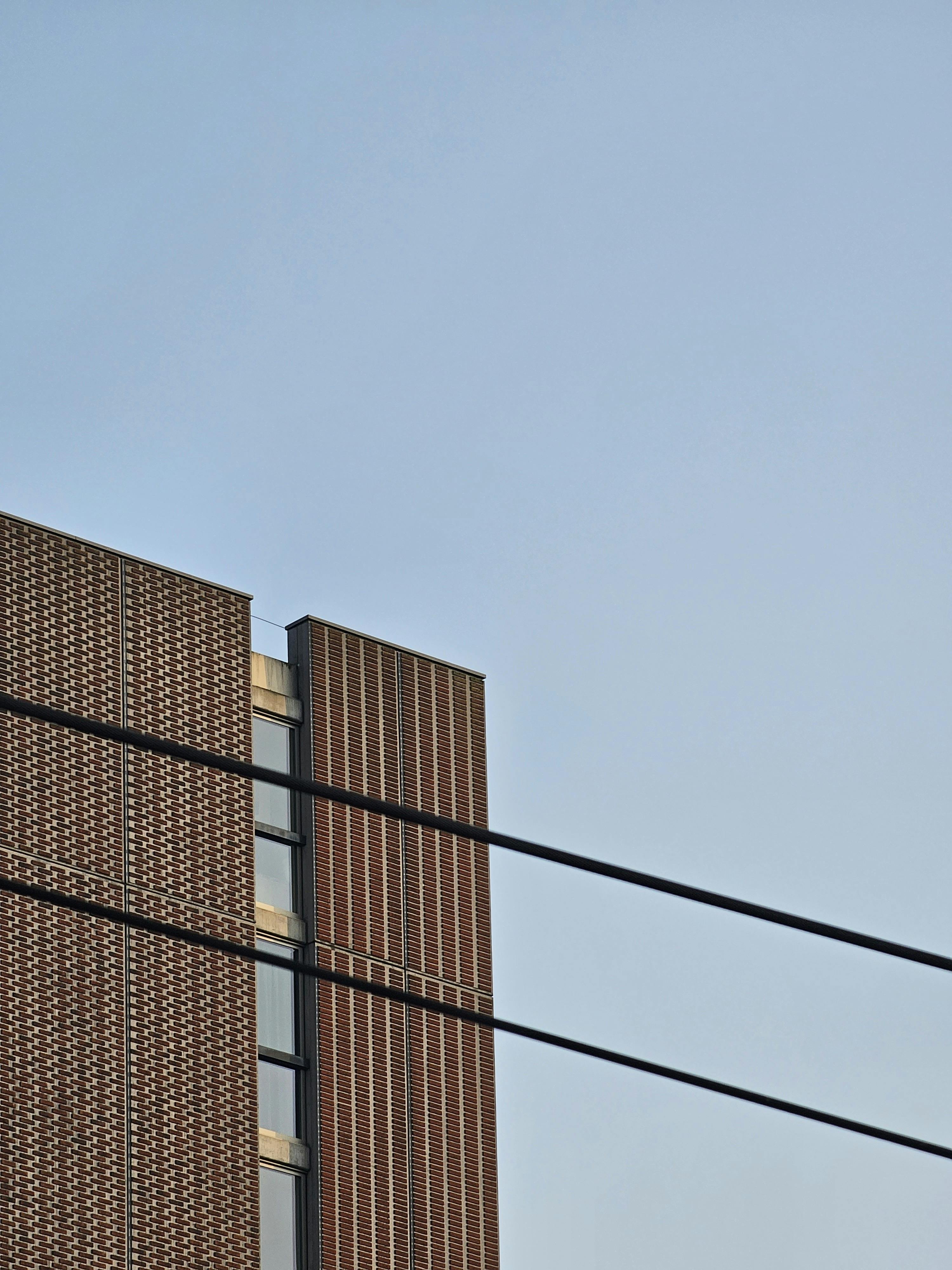 Lines over Building · Free Stock Photo