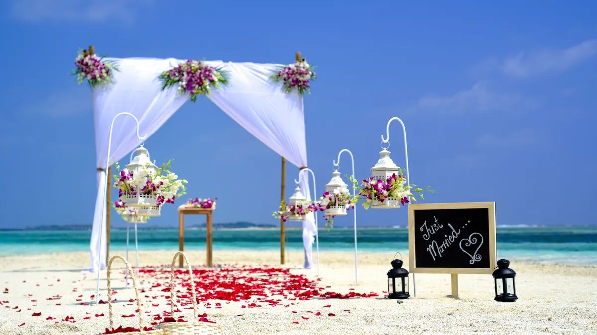 How to Choose the Best Diamond Accessories for Your Beach Wedding