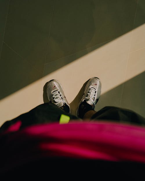 Foto d'estoc gratuïta de calçat esportiu, contemporani, de moda