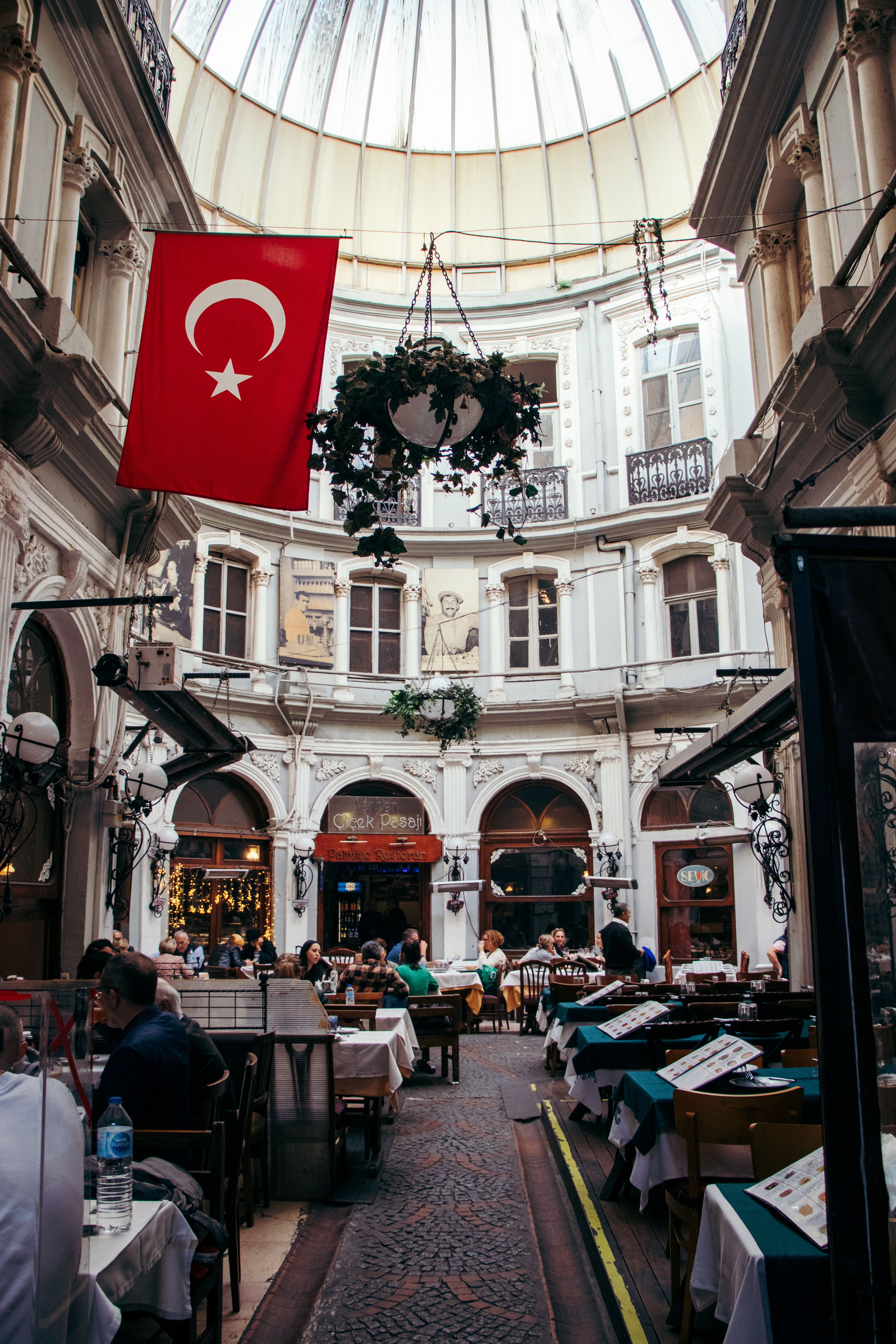 Restaurant in Cicek Pasaji in Istanbul · Free Stock Photo