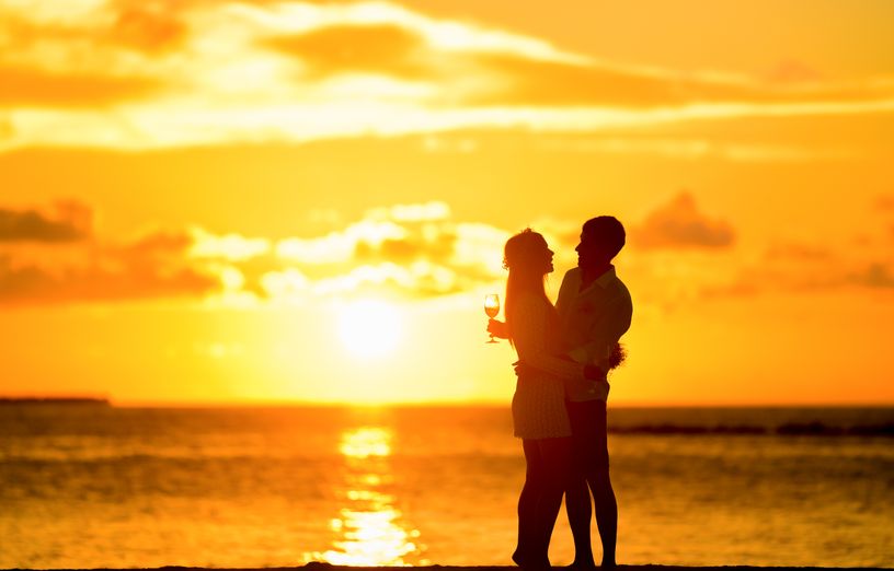 Online dating: starting a conversation on a niche platform