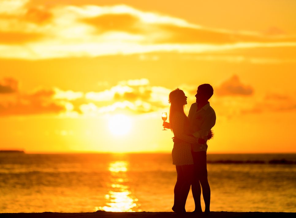 Online dating: starting a conversation on a niche platform