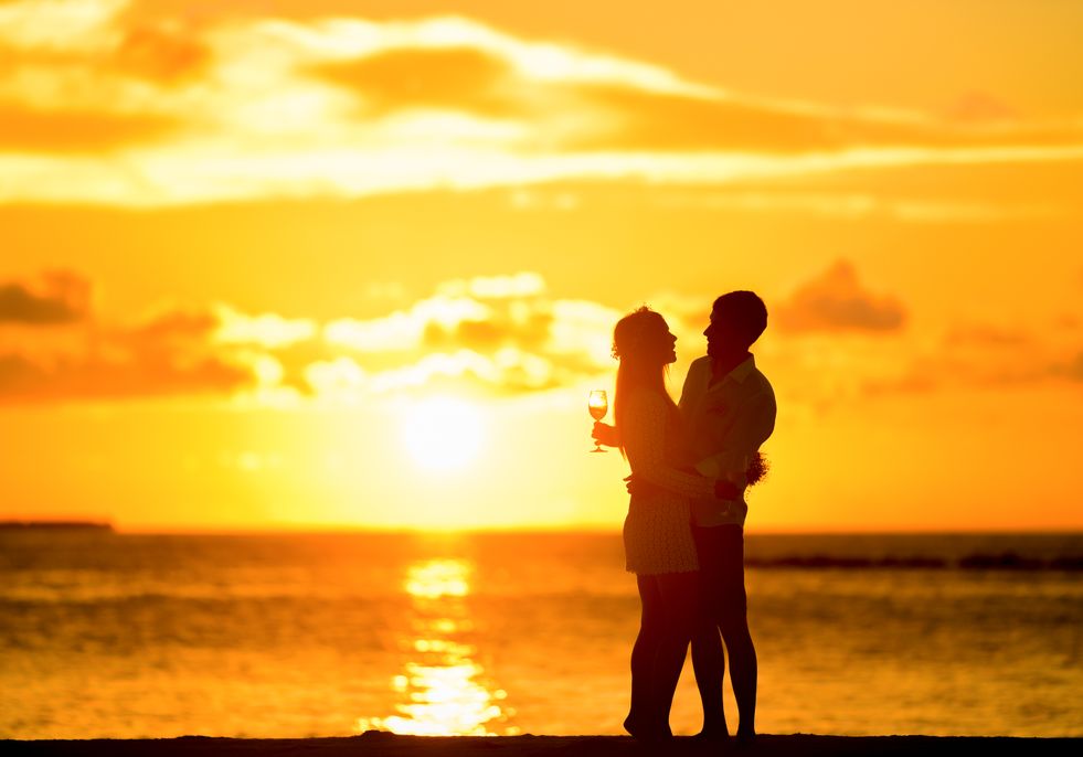 Online dating: starting a conversation on a niche platform