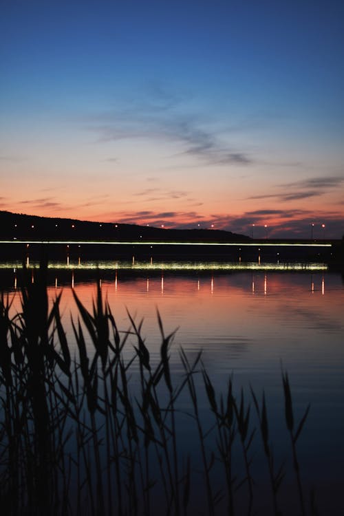 Foto d'estoc gratuïta de capvespre, il·luminat, llac