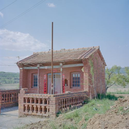 Free Charming red brick cottage in a rural landscape under clear blue skies, perfect for a countryside retreat. Stock Photo