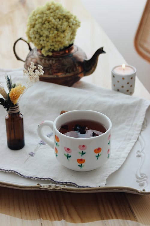 Fotobanka s bezplatnými fotkami na tému čaj, kanvica na čaj, kvety