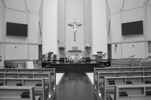 Foto profissional grátis de altar, capela, congregação