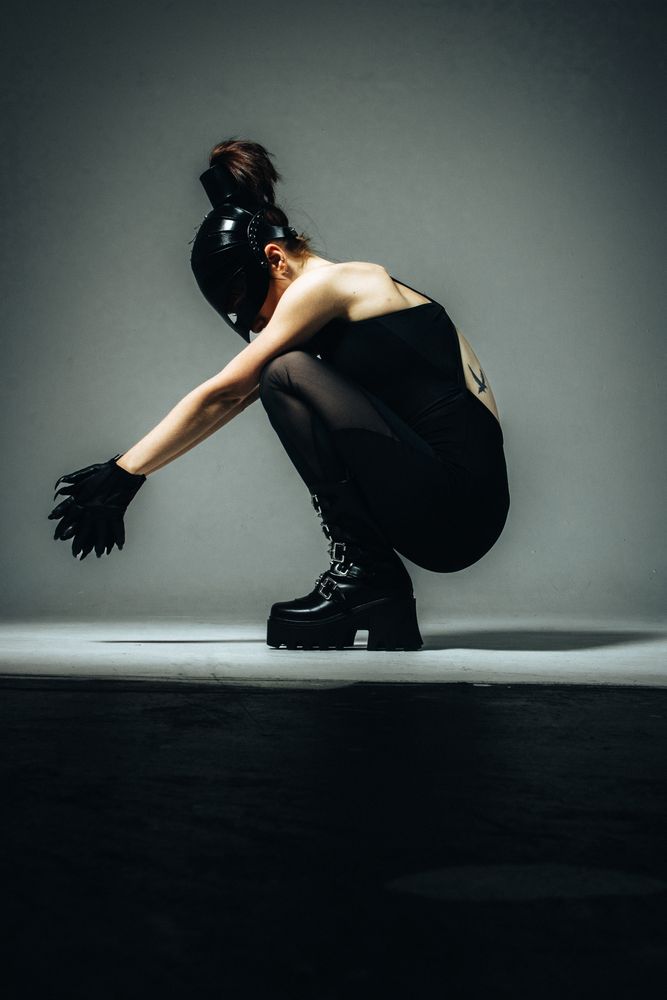 Female Poses Crouch Photos, Download The BEST Free Female Poses Crouch ...