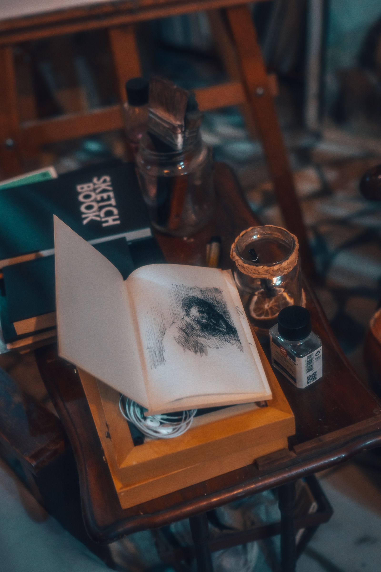 Drawing, portfolio and music practice for fine arts entrance preparation