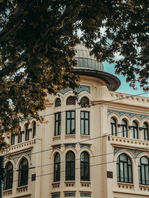 Free Elegant Ottoman architectural facade in İzmir, Türkiye, showcasing unique windows and ornate design. Stock Photo