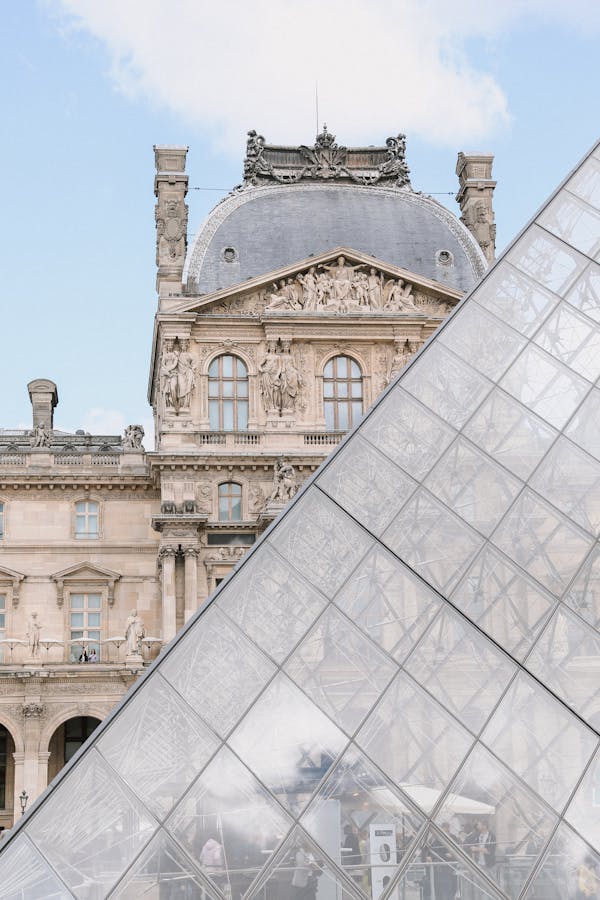 proof of id and residency required louvre