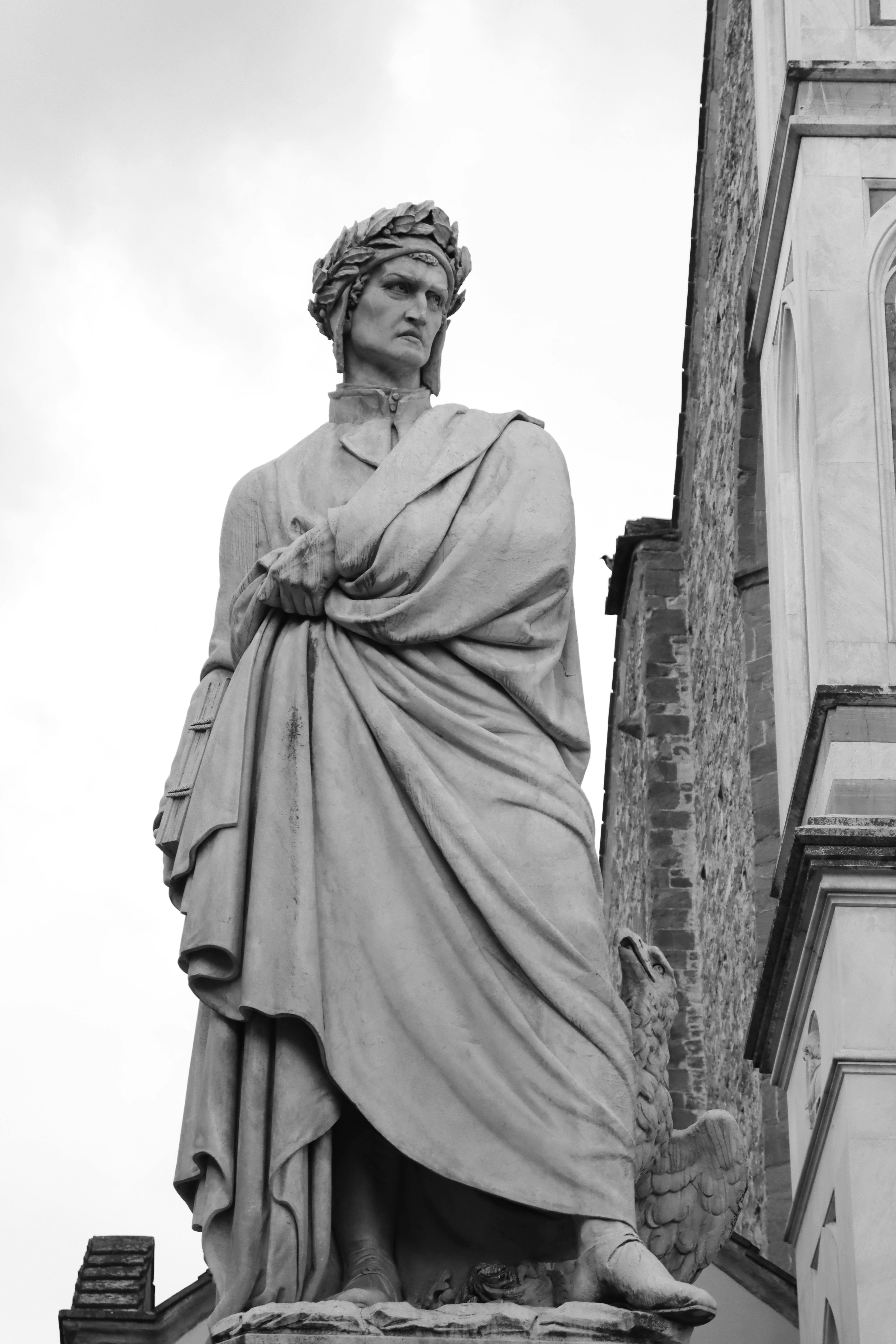 A statue of a man in a robe and cloak