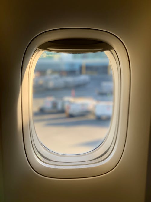 Geöffnetes Fenster Des Verkehrsflugzeugs